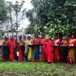 वटपौर्णिमेनिमित्त बागल विद्यालयातील वटवृक्षाचे पूजन ; विद्यार्थ्यांनी जोपासलेल्या वृक्षाभोवती सुवासिनींची श्रद्धेची मांदियाळी